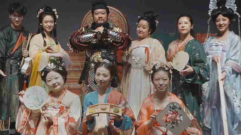 The Tang dynasty clothing, a form of Hanfu, tags: della dinastia - CC BY-SA